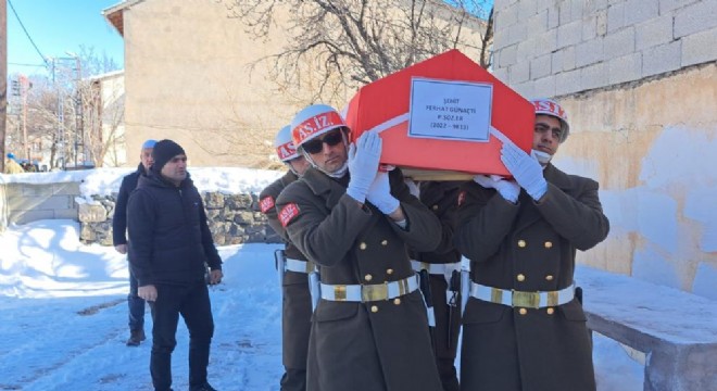 Depremde şehit düşen sözleşmeli er toprağa verildi