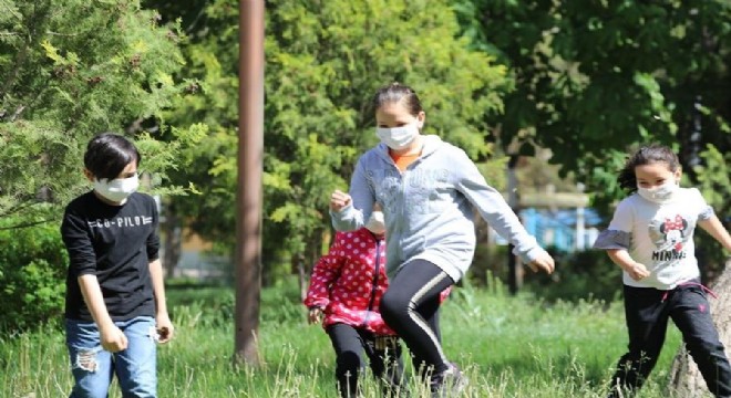 Doğu Anadolu'da parklar çocuk sesleriyle şenlendi