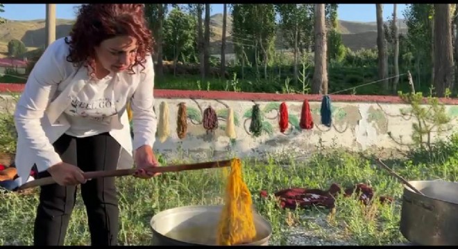 Doğu'da asırlık ‘kök boyama' geleneği sürüyor