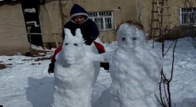 Doğu'da  kardan adam manzaraları