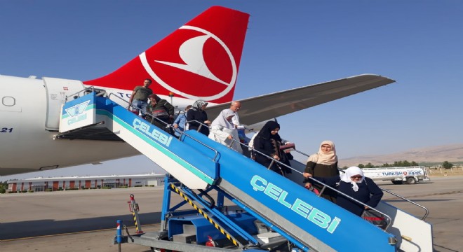 Doğu'nun ilk hac kafilesi yurda döndü