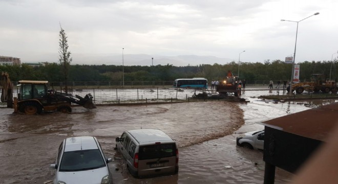 Doğu yağmur altında