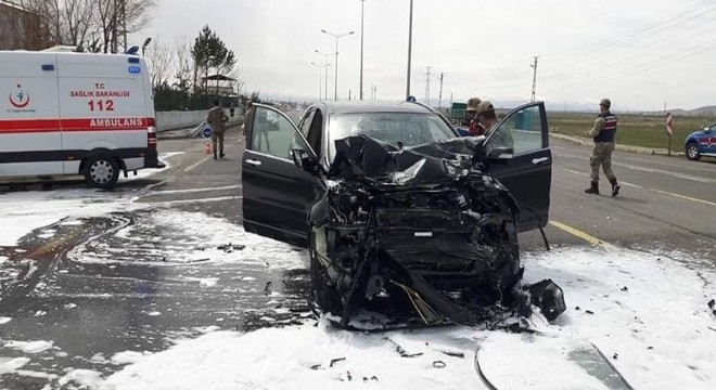 Dumlu kavşağında kaza: 3 yaralı