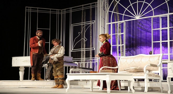 EDT Ardahan'da Çehov'un Ayı-Teklifini sahneledi