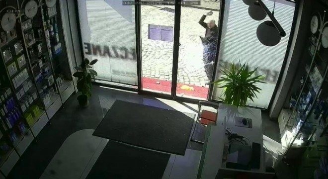 Eczaneyi kundaklamak isteyen zanlı yakalandı