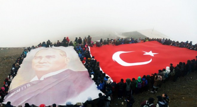 Ejder'e Cumhuriyet ve Milli Beraberlik tırmanışı