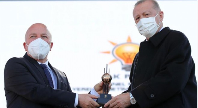 Erdoğan'dan Sekmen'e gençlik yatırımları özel ödülü