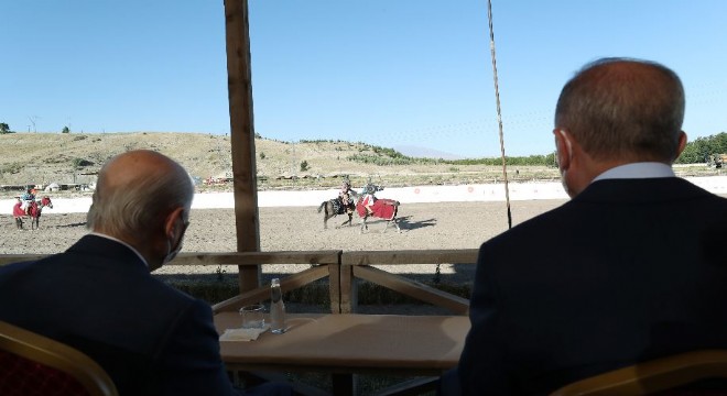 Erdoğan 'temsili Malazgirt Zaferi'ni izledi