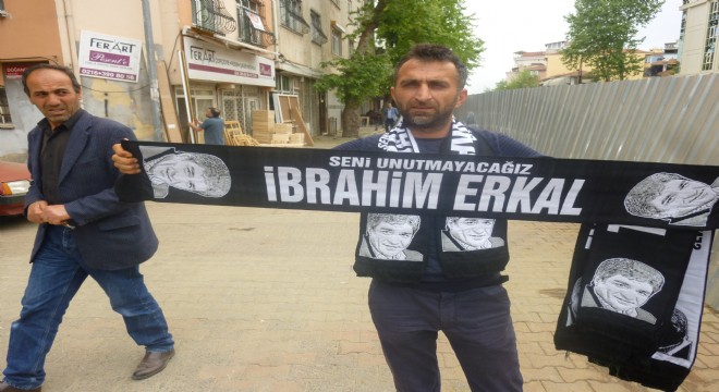 Erkal'ın yakınları taziyeleri kabul ediyor