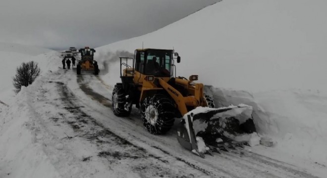 Erzincan'da 328 köy yolu ulaşıma kapandı