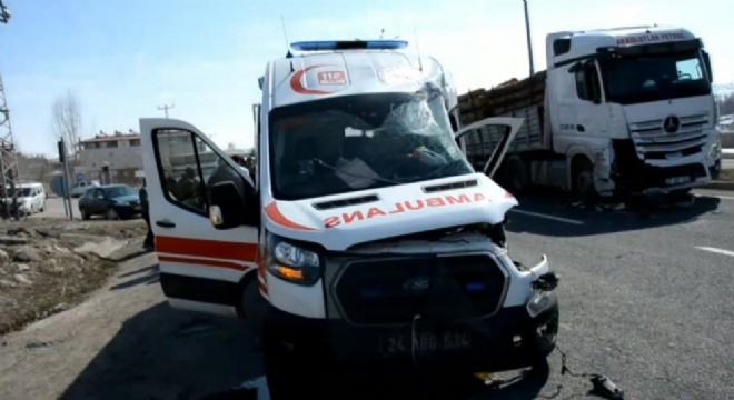 Erzincan yolunda kaza: 2 yaralı