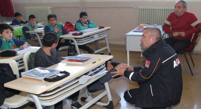 Erzurum AFAD'tan öğrencilere tatbikatlı eğitim