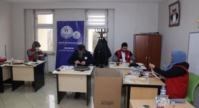 Erzurum GM'lerinde maske üretim mesaisi
