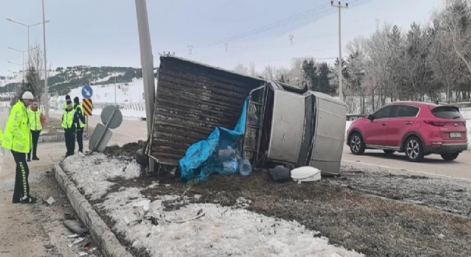 Erzurum - Pasinler yolunda trafik kazası: 3 yaralı