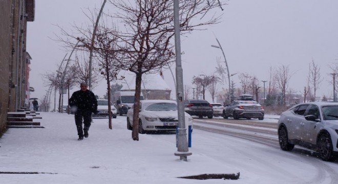 Erzurum'da 144 mahalle yolu kapandı