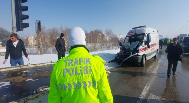 Erzurum’da 2 trafik kazası: 9 yaralı