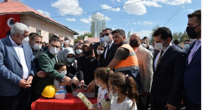 Erzurum'da 4 ilçede 4 okulun temeli atıldı
