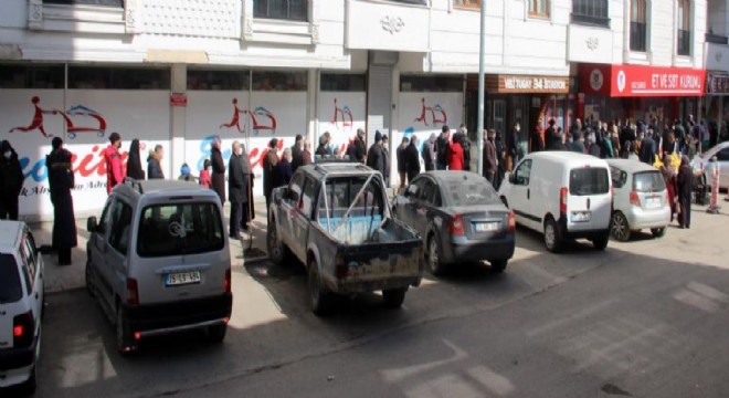 Erzurum'da Ramazan ve kısıtlama öncesi et kuyruğu