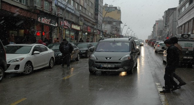 Erzurum'da bin kişiye 77 otomobil düşüyor