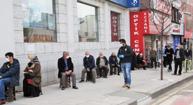 Erzurum'da denetim ve maske dağıtımı devam ediyor