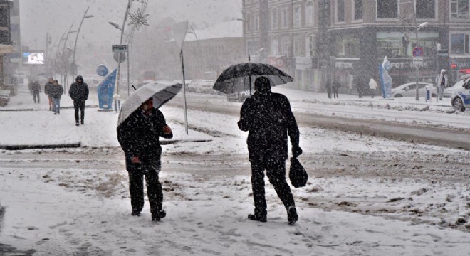 Erzurum'da eğitime kar engeli