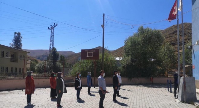 Erzurum'da ilk ders zili sessiz çaldı