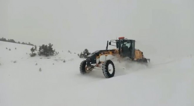 Erzurum'da kapanan köy yolları açılıyor