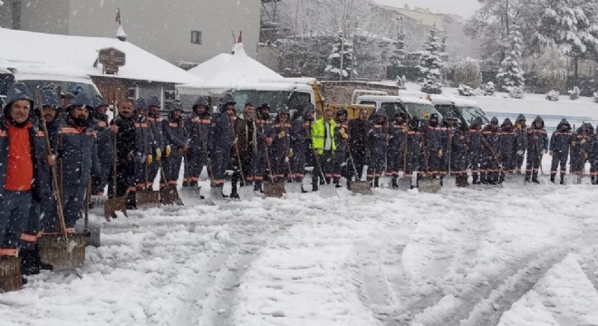 Erzurum'da kar timleri iş başında