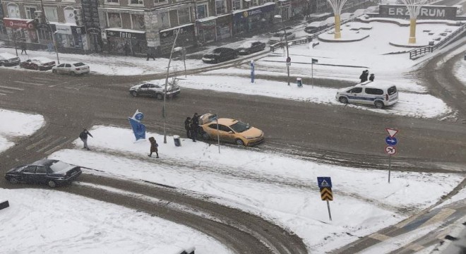 Erzurum'da kış geri döndü