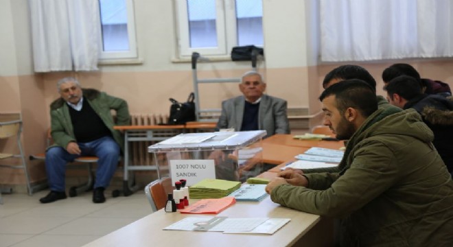 Erzurum'da oy kullanma işlemi başladı