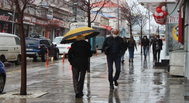 Erzurum'da sağanak yağmur etkili oluyor