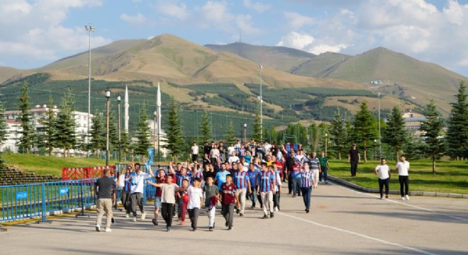 Erzurum'da taraftardan Trabzonspor'a sevgi seli