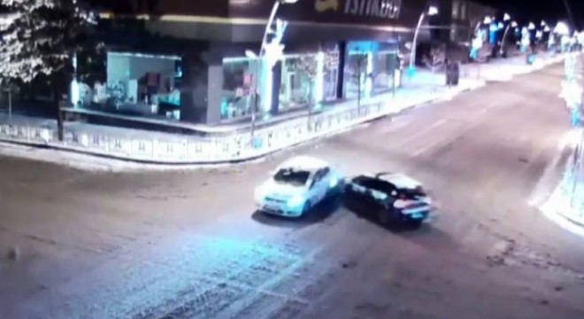 Erzurum'da trafik kazaları kameraya yansıdı