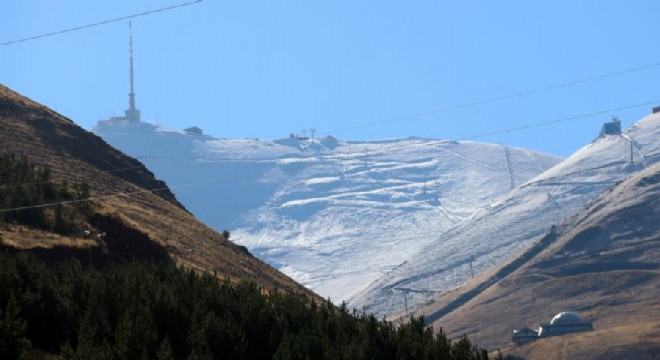 Erzurum'da yüksek kesimler beyaza büründü