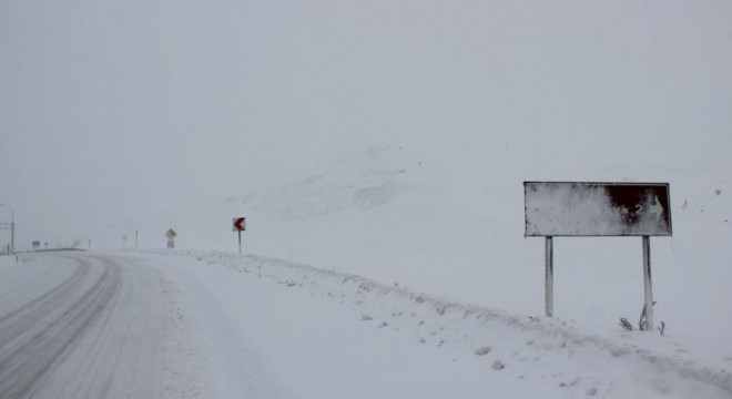 Erzurum'da yüksek kesimlerde tipi etkili oluyor