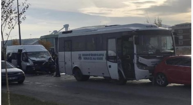 Erzurum'da zincirleme kaza: 23 yaralı