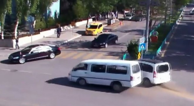 Erzurum'daki trafik kazaları kameralara yansıdı
