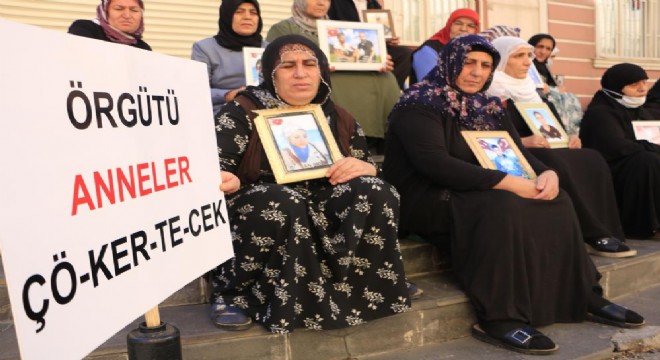 Erzurum'dan bir aile daha nöbette