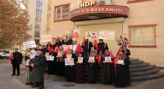 Erzurum'dan bir aile daha nöbette