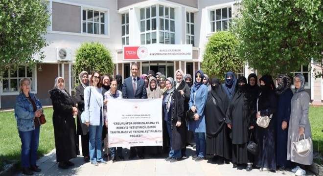 Erzurumlu kadın çiftçilerden Erzincan'a çıkarma