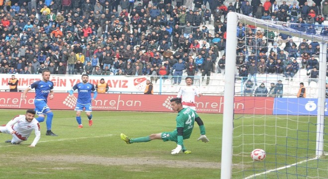 Erzurumspor 4 hafta sonra 3 puanla tanıştı