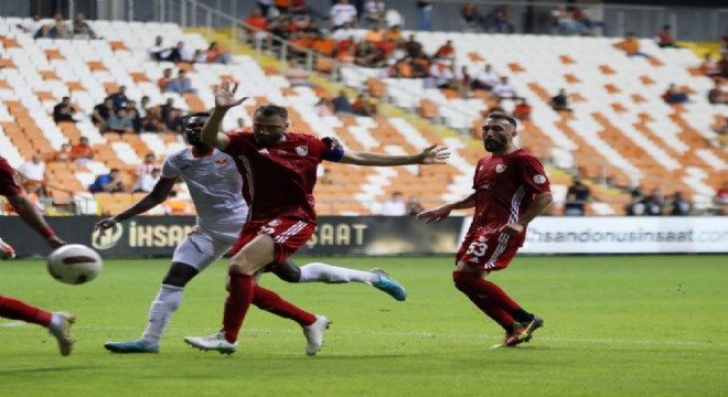 Erzurumspor Adana'da 3 puan bıraktı