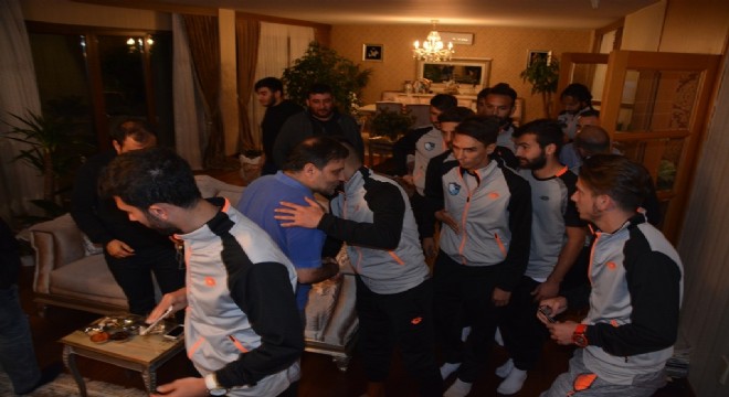 Erzurumspor kafilesinden Demirhan'a vefa ziyareti