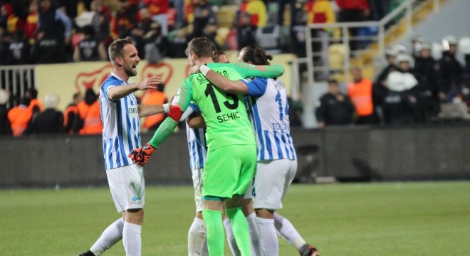 Erzurumspor taraftarına bayram yaşattı