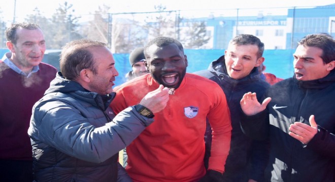 Erzurumsporlu Kone'ye doğum günü sürprizi
