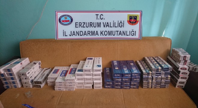 Evin gizli bölmesinde kaçak sigara ele geçirildi