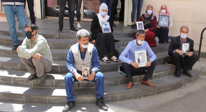 Evlat nöbetindeki ailelerden HDP'lilere tepki