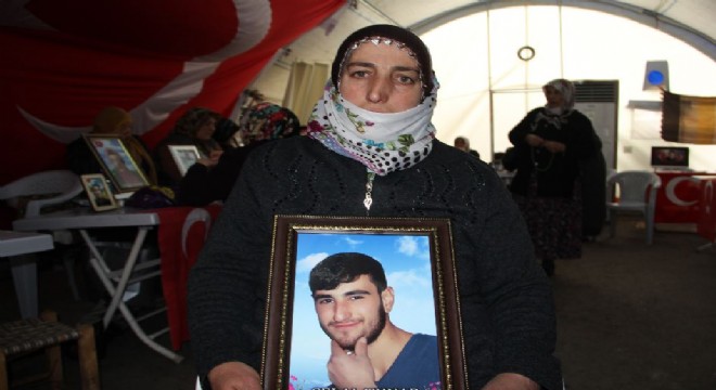 Evlat nöbetine bir Erzurumlu aile daha katıldı