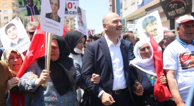 Evlat nöbetinin 1000'inci gününde 10 bin kişiyle yürüyüş