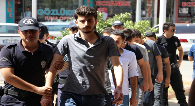 FETÖ'den gözaltına alınan asker sayısı 14'e yükseldi